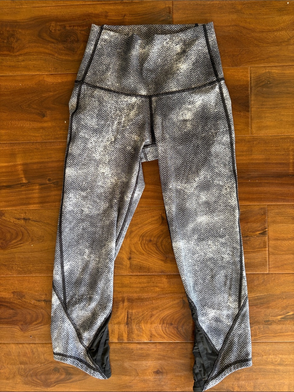 lululemon athletica Gray Herringbone Capri Leggings - EUC - Size 4